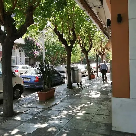 Minimal House With Yard, Metro&downtown Apartment Athens